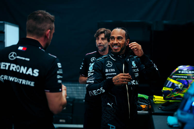 Hamilton denies 'losing faith' in Mercedes - Pitpass.com